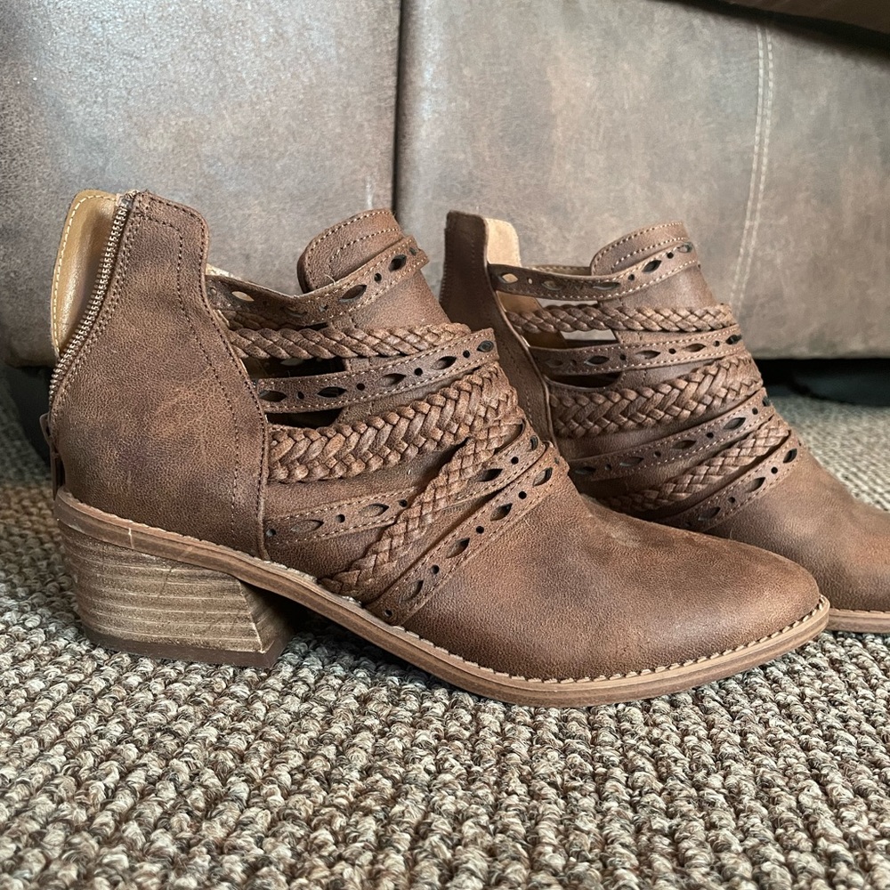 Fergie Ankle Booties Size 5.5